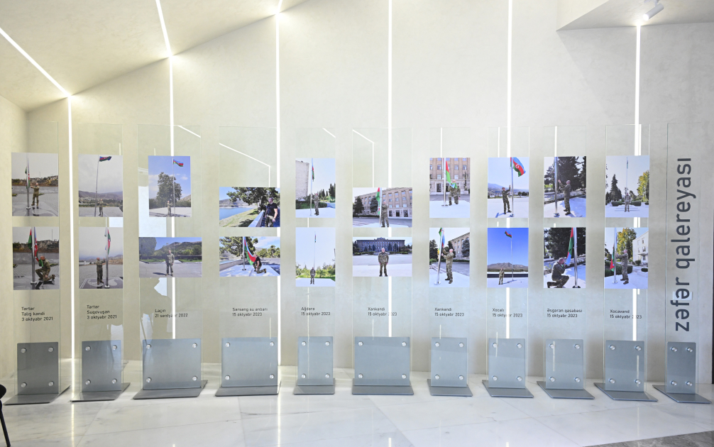 Президент Ильхам Алиев побывал на Площади Государственного флага в Баку, поднял трехцветный флаг Азербайджана (ФОТО/ВИДЕО)