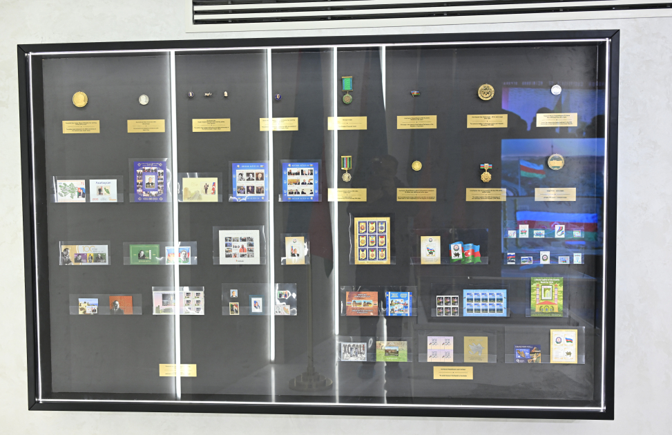 Президент Ильхам Алиев побывал на Площади Государственного флага в Баку, поднял трехцветный флаг Азербайджана (ФОТО/ВИДЕО)