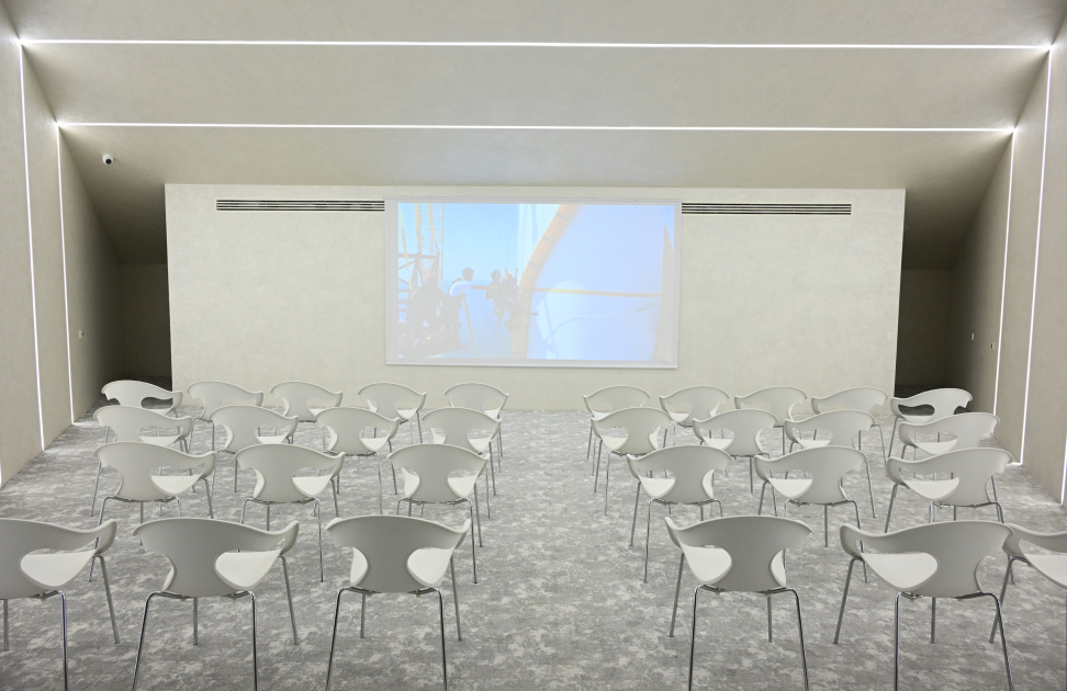 Президент Ильхам Алиев побывал на Площади Государственного флага в Баку, поднял трехцветный флаг Азербайджана (ФОТО/ВИДЕО)