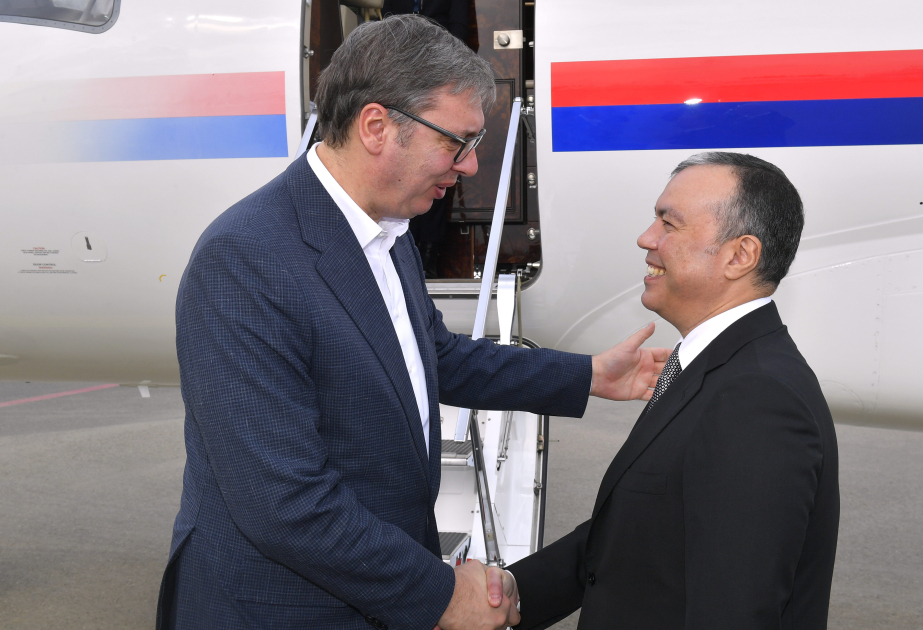 Президент Сербии прибыл с визитом в Азербайджан