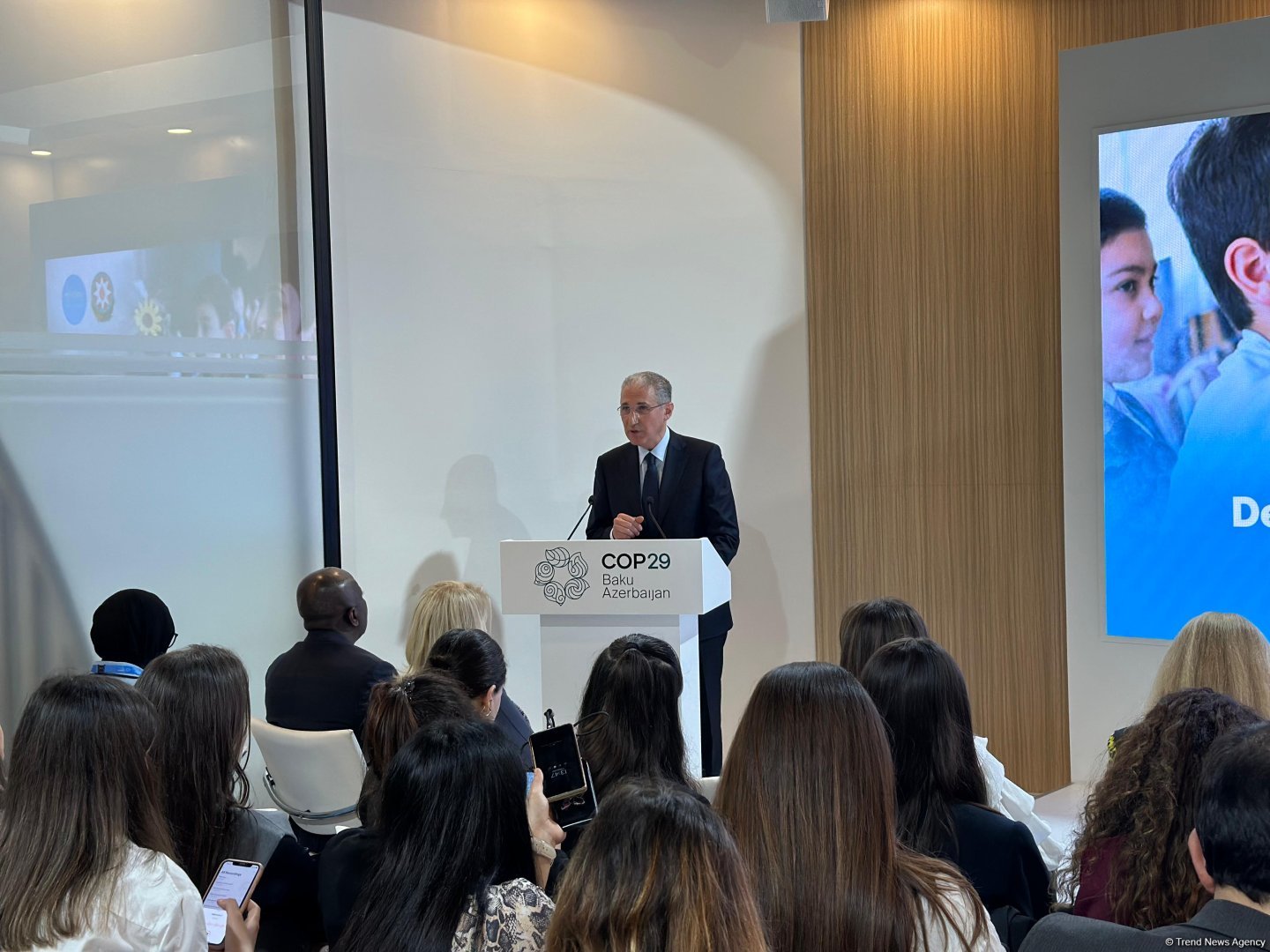 Азербайджан подписал Декларацию о детях, молодежи и климатической деятельности (ФОТО)