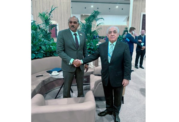 Премьер-министры Азербайджана и Антигуа и Барбуды обсудили перспективы развития двусторонних отношений