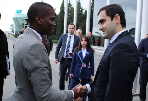 Начался визит премьер-министра Гренады в Азербайджан