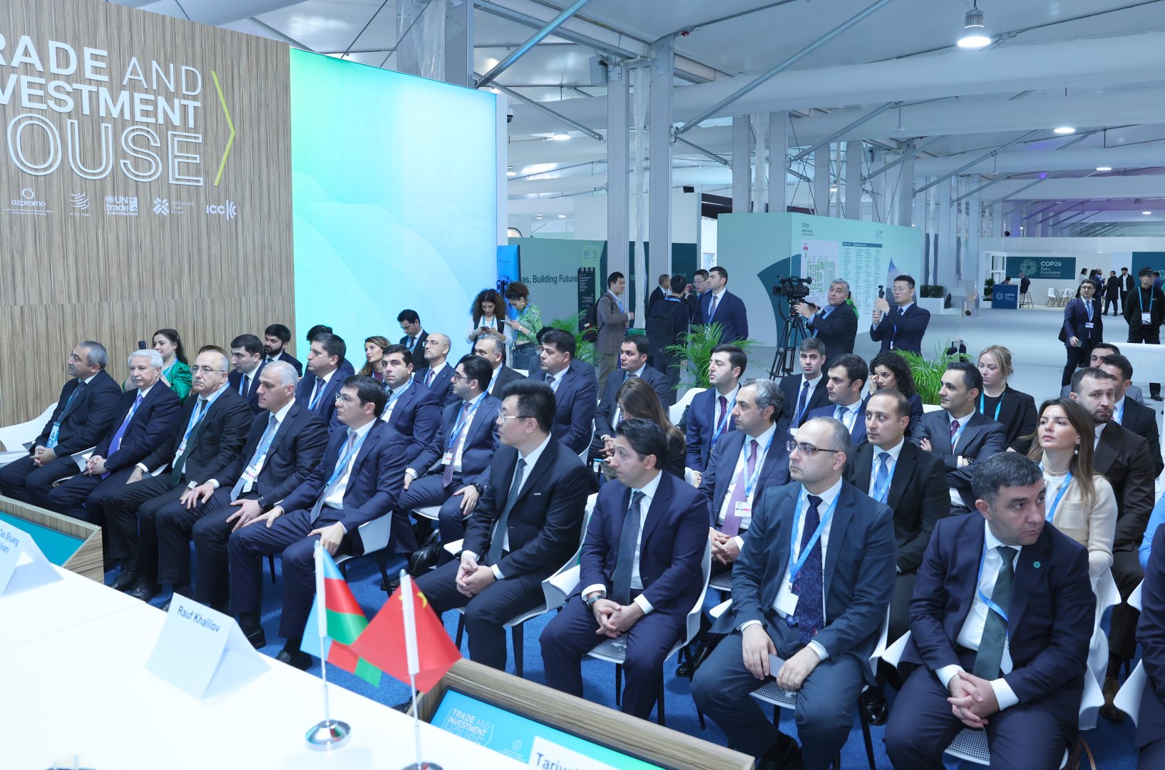 Подписан документ о локализации производства электробусов с компанией BYD (ФОТО)