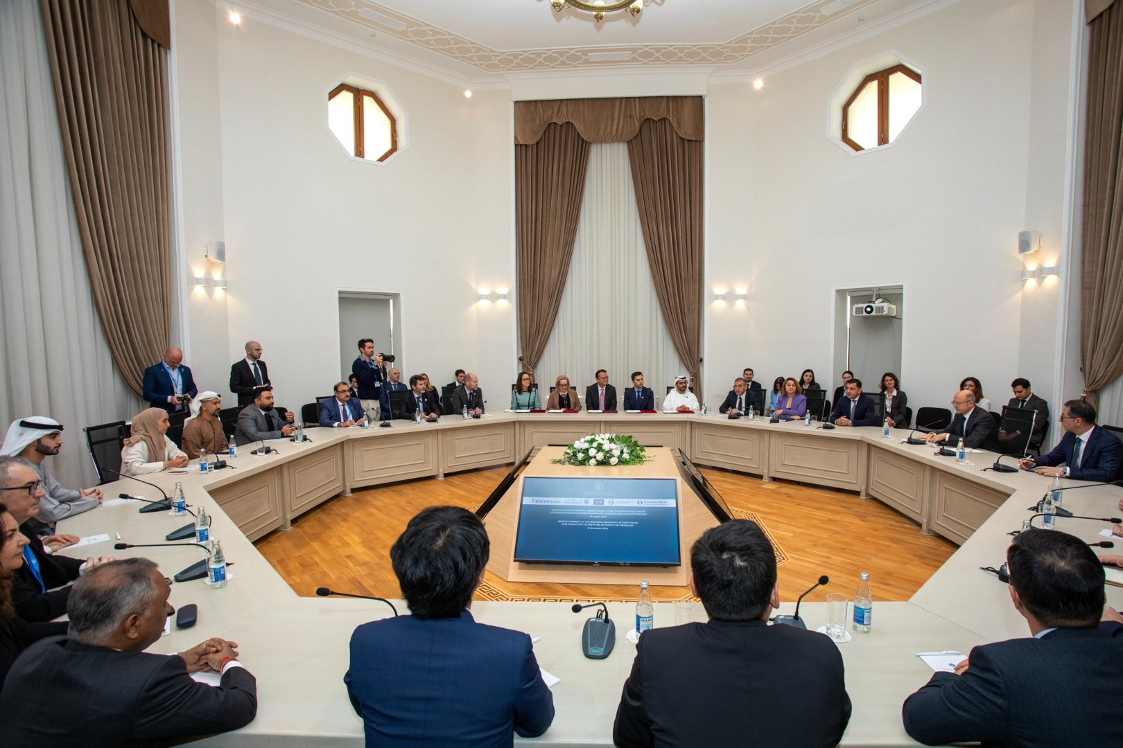 Подписаны финансовые соглашения по проектам солнечной энергии на 760 МВт (ФОТО)