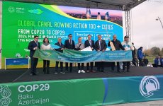 В акватории Бакинского бульвара прошел международный заплыв на байдарках и каноэ в поддержку COP29 (ФОТО)