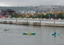 В акватории Бакинского бульвара прошел международный заплыв на байдарках и каноэ в поддержку COP29 (ФОТО)