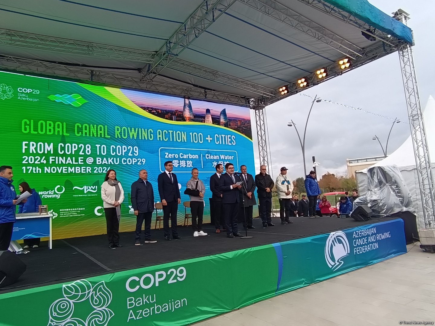 В акватории Бакинского бульвара прошел международный заплыв на байдарках и каноэ в поддержку COP29 (ФОТО)