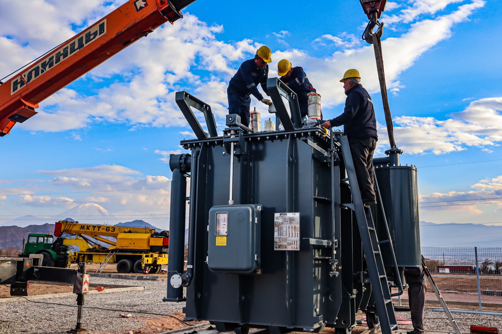 Для подстанции "Джульфа" закуплен второй силовой трансформатор (ФОТО)