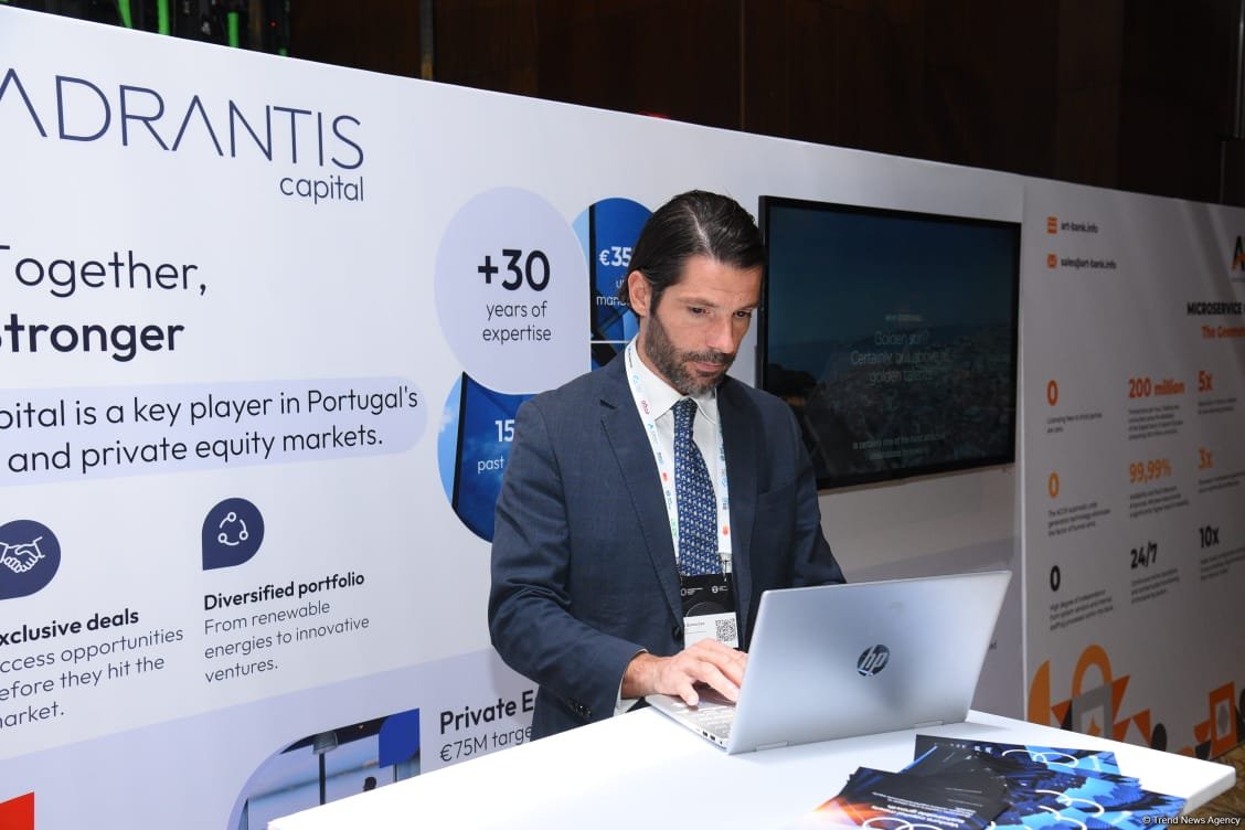 Завершился первый день Международного банковского форума в Баку (ФОТО)