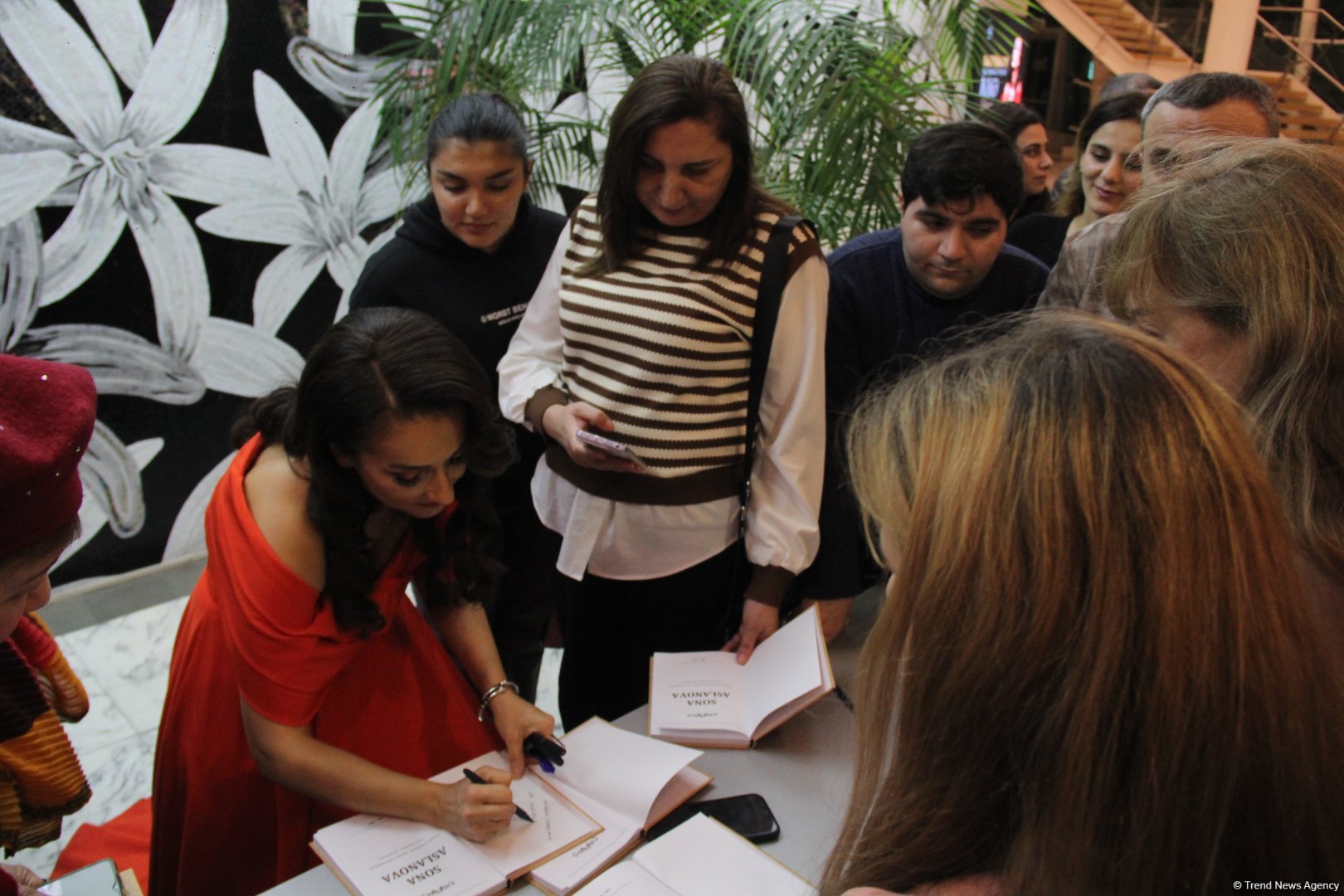 Инара Бабаева выступила с концертом в честь 100-летия Соны Аслановой – презентована книга (ФОТО)