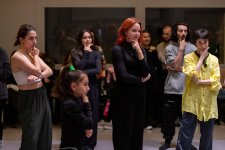 В YARAT представлен пластический спектакль под названием "Наедине с собой" (ФОТО)