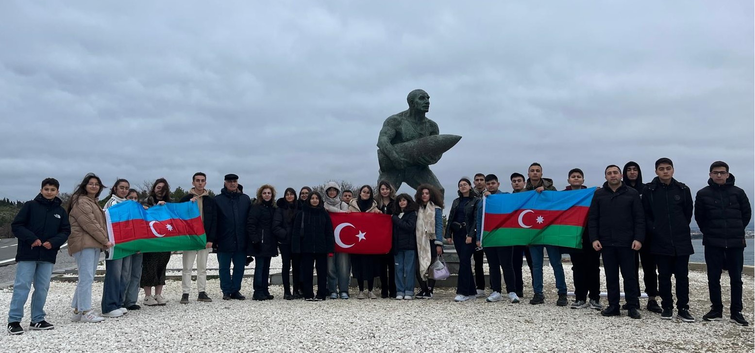 Азербайджанские и турецкие школьники посетили город Чанаккале (ФОТО)