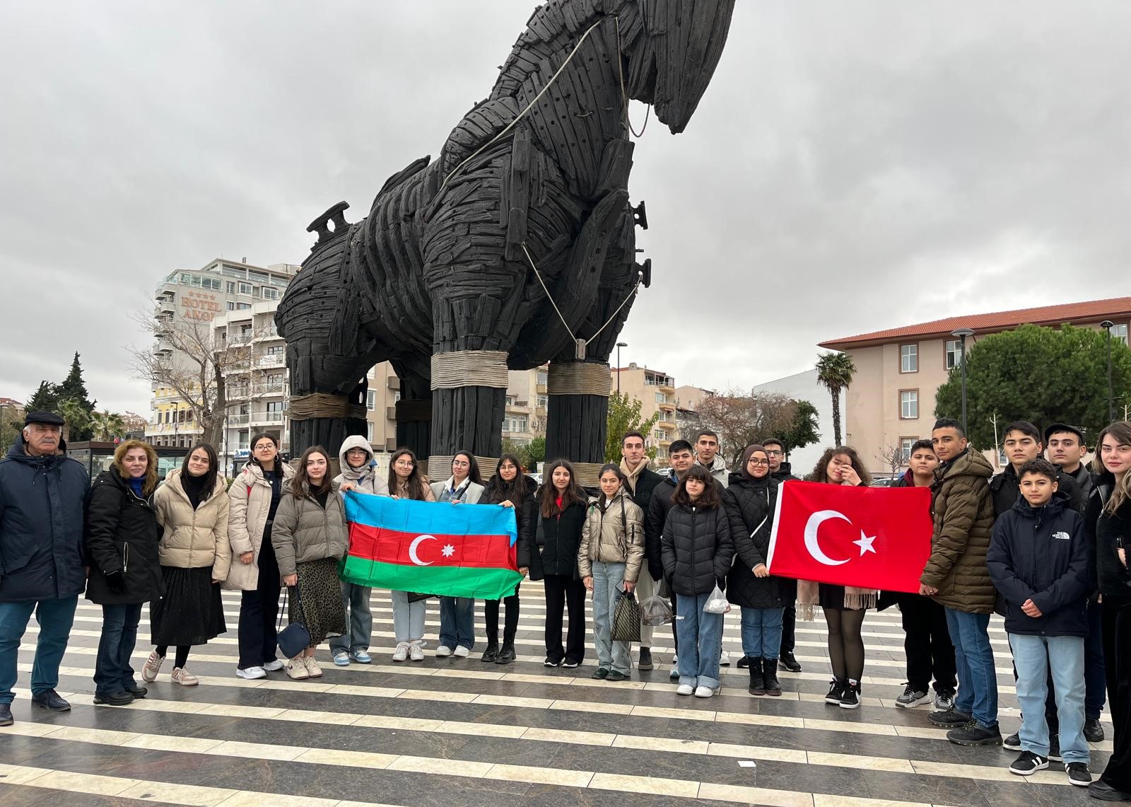 Азербайджанские и турецкие школьники посетили город Чанаккале (ФОТО)