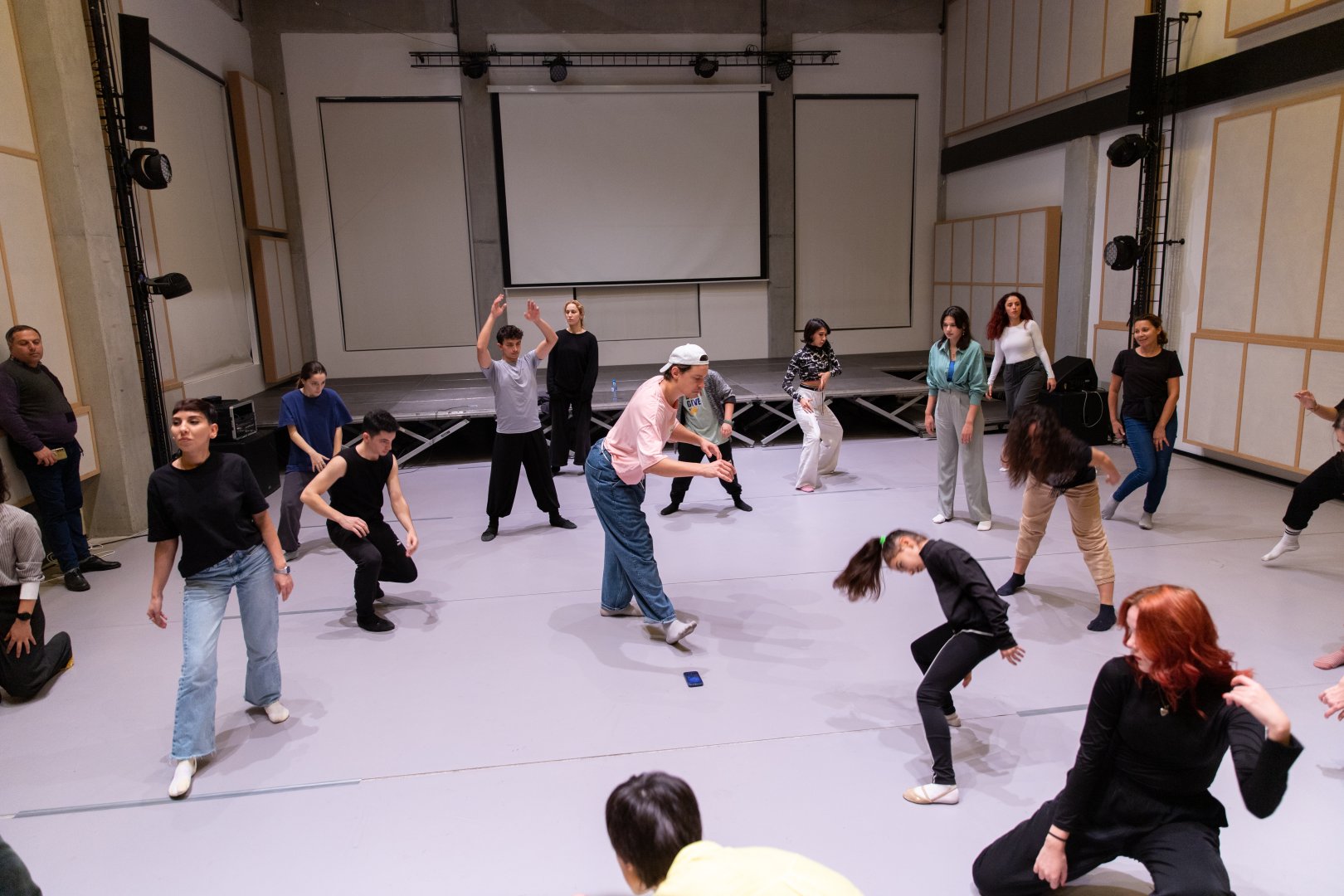В YARAT представлен пластический спектакль под названием "Наедине с собой" (ФОТО)