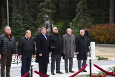 Члены ОО "Альянс" почтили память великого лидера Гейдара Алиева (ФОТО)