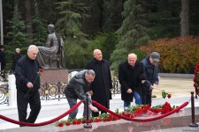 Члены ОО "Альянс" почтили память великого лидера Гейдара Алиева (ФОТО)