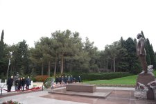 Члены ОО "Альянс" почтили память великого лидера Гейдара Алиева (ФОТО)