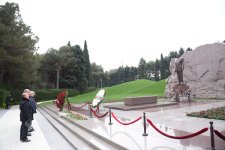 Члены ОО "Альянс" почтили память великого лидера Гейдара Алиева (ФОТО)