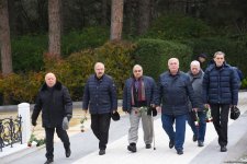 Члены ОО "Альянс" почтили память великого лидера Гейдара Алиева (ФОТО)
