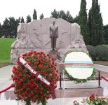 Члены ОО "Альянс" почтили память великого лидера Гейдара Алиева (ФОТО)