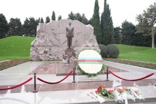 Члены ОО "Альянс" почтили память великого лидера Гейдара Алиева (ФОТО)