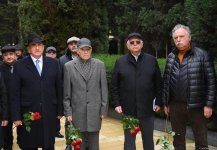 Члены ОО "Альянс" почтили память великого лидера Гейдара Алиева (ФОТО)