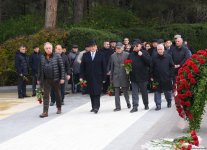 Члены ОО "Альянс" почтили память великого лидера Гейдара Алиева (ФОТО)