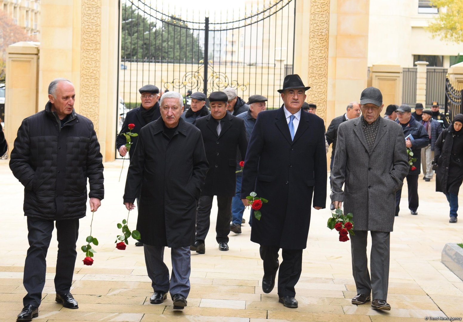 Члены ОО "Альянс" почтили память великого лидера Гейдара Алиева (ФОТО)