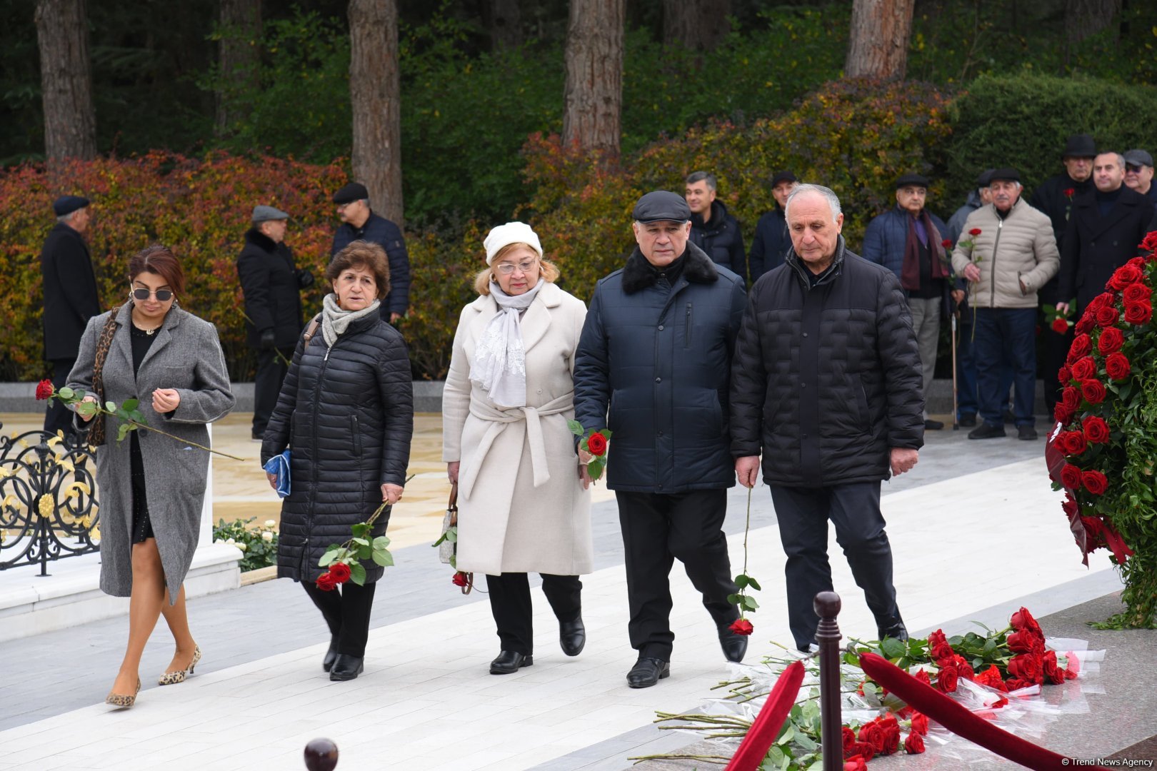 Члены ОО "Альянс" почтили память великого лидера Гейдара Алиева (ФОТО)