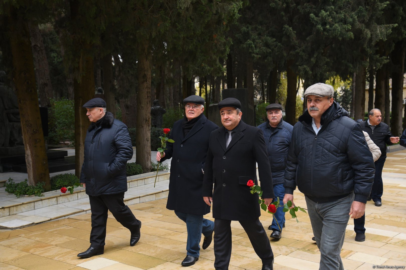 Члены ОО "Альянс" почтили память великого лидера Гейдара Алиева (ФОТО)