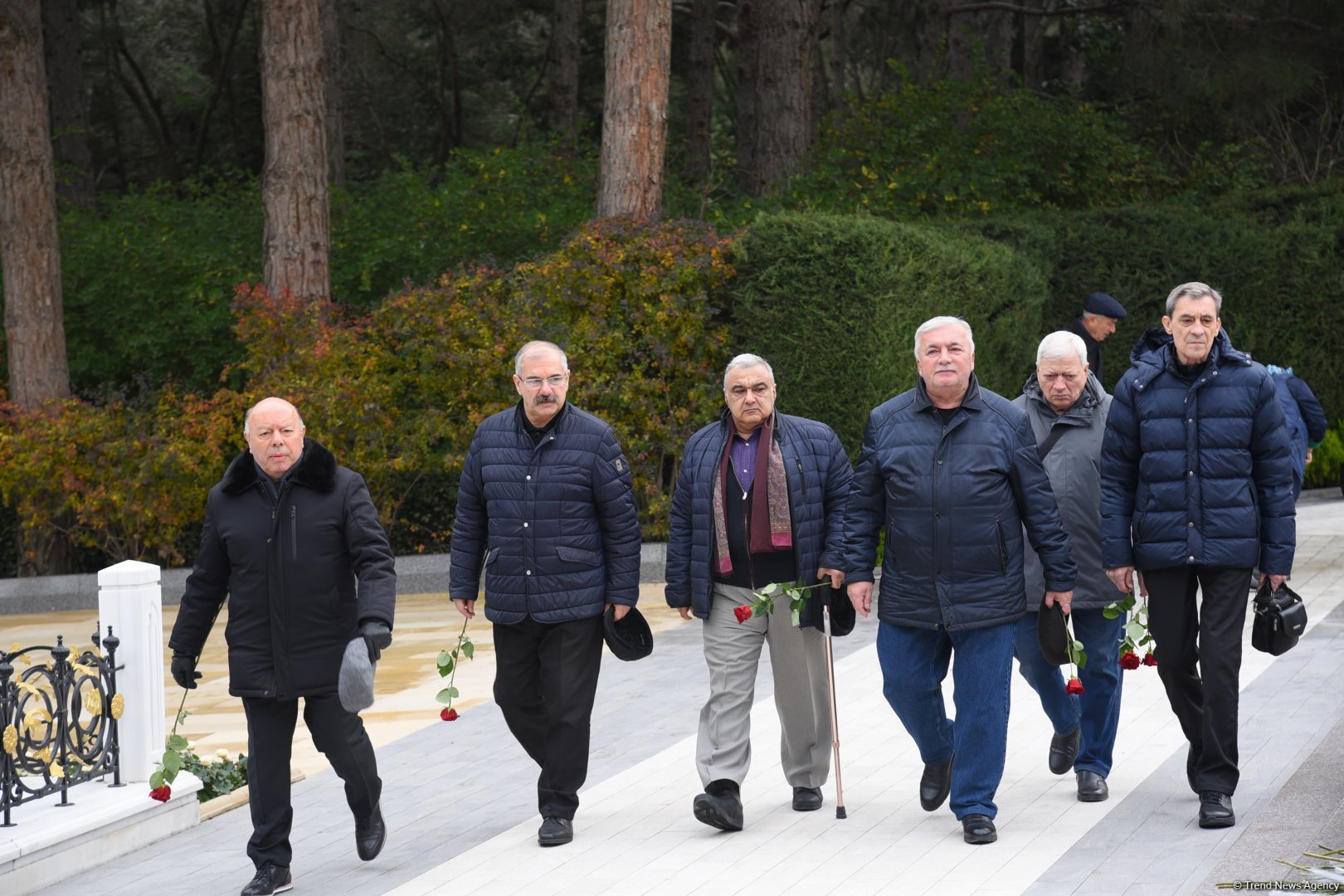 Члены ОО "Альянс" почтили память великого лидера Гейдара Алиева (ФОТО)