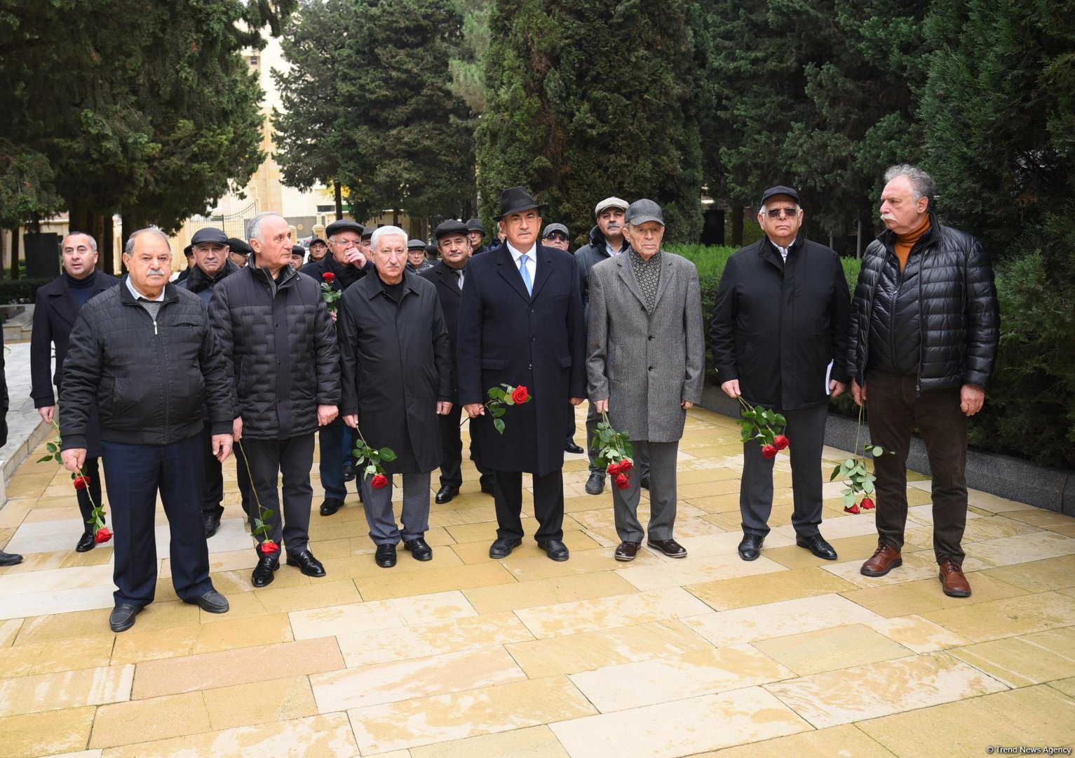 Члены ОО "Альянс" почтили память великого лидера Гейдара Алиева (ФОТО)