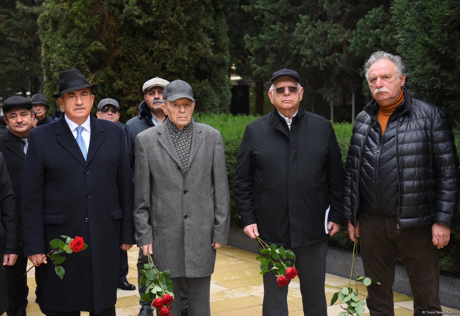 Члены ОО "Альянс" почтили память великого лидера Гейдара Алиева (ФОТО)