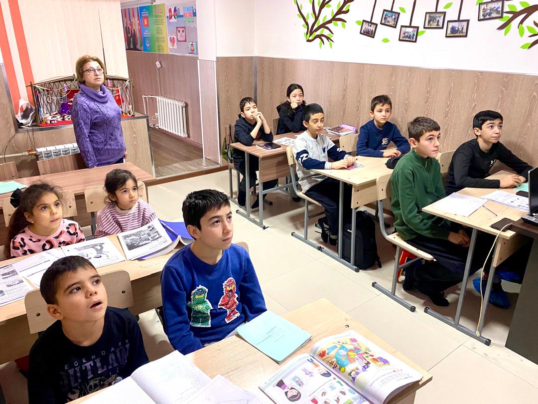 В Бишкеке почтили память великого лидера Гейдара Алиева (ФОТО)