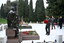 Руководящий состав минобороны Азербайджана посетил Аллею почётного захоронения (ФОТО/ВИДЕО)