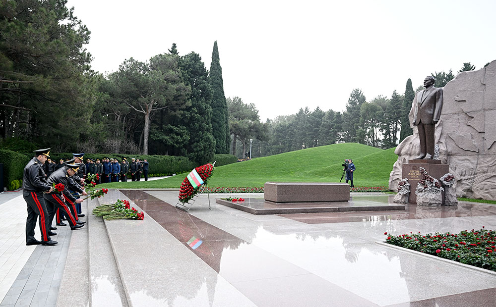 Руководящий состав минобороны Азербайджана посетил Аллею почётного захоронения (ФОТО/ВИДЕО)