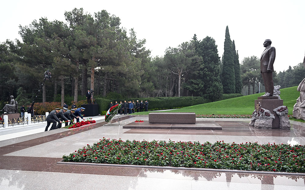 Руководящий состав минобороны Азербайджана посетил Аллею почётного захоронения (ФОТО/ВИДЕО)