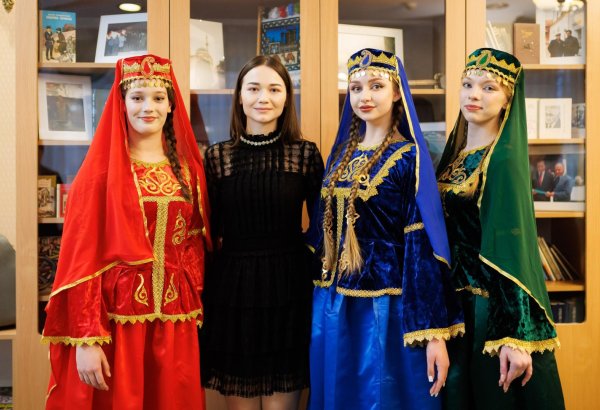 В Киеве открылась Библиотека Мыколы Мирошныченко - видного украинского поэта и переводчика азербайджанской литературы (ФОТО)