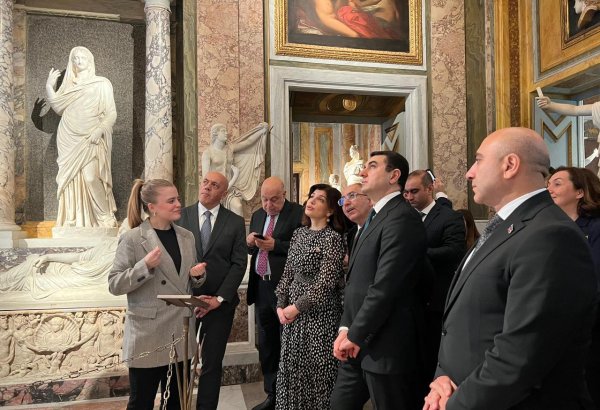 Представители культуры и искусства Азербайджана ознакомились с галереей Боргезе в Риме (ФОТО)