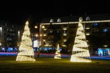 В Баку ведутся подготовительные работы к празднованию Нового года (ФОТО)