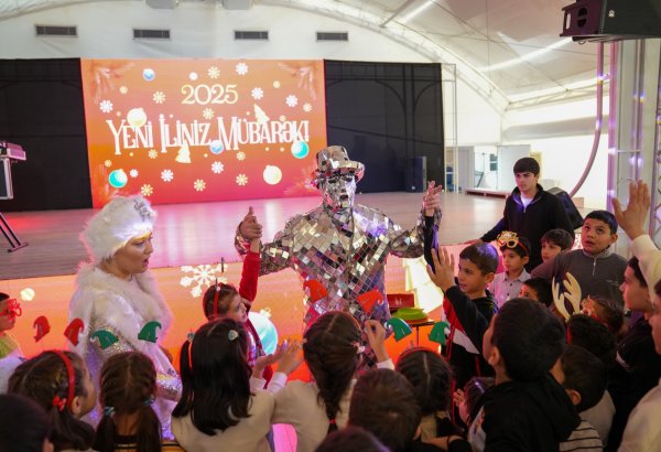 В Баку для воспитанников детских домов и школ-интернатов организован новогодний праздник (ФОТО)