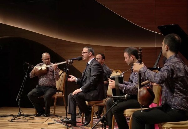 В Баку прошел вечер в честь 100-летия виртуозного исполнителя на таре Ахсана Дадашева (ФОТО)