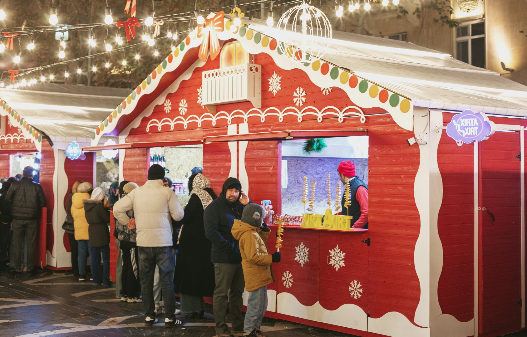 В Баку проходит благотворительная ярмарка Soyuq Əllər, İsti Ürək 2024-2025 (ФОТО)