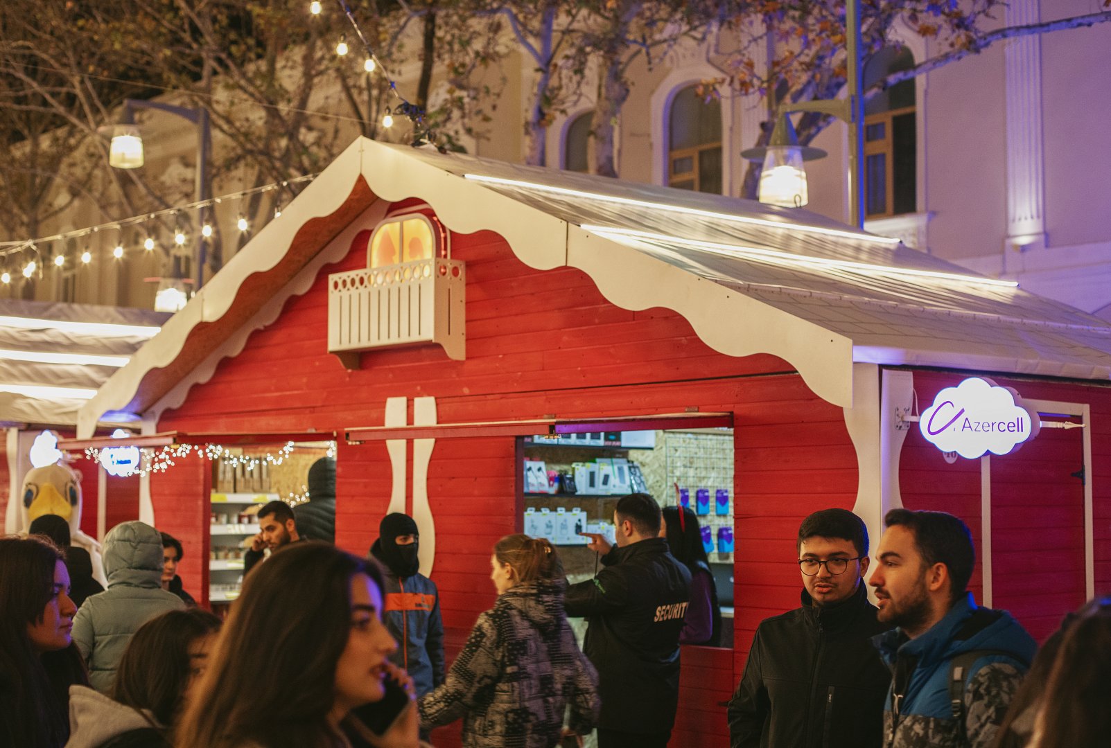 В Баку проходит благотворительная ярмарка Soyuq Əllər, İsti Ürək 2024-2025 (ФОТО)