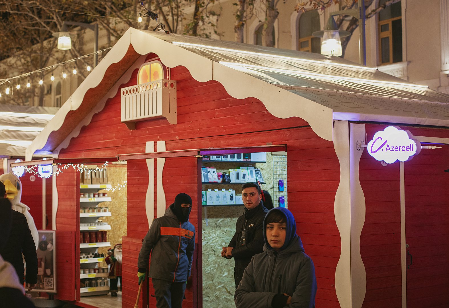 В Баку проходит благотворительная ярмарка Soyuq Əllər, İsti Ürək 2024-2025 (ФОТО)