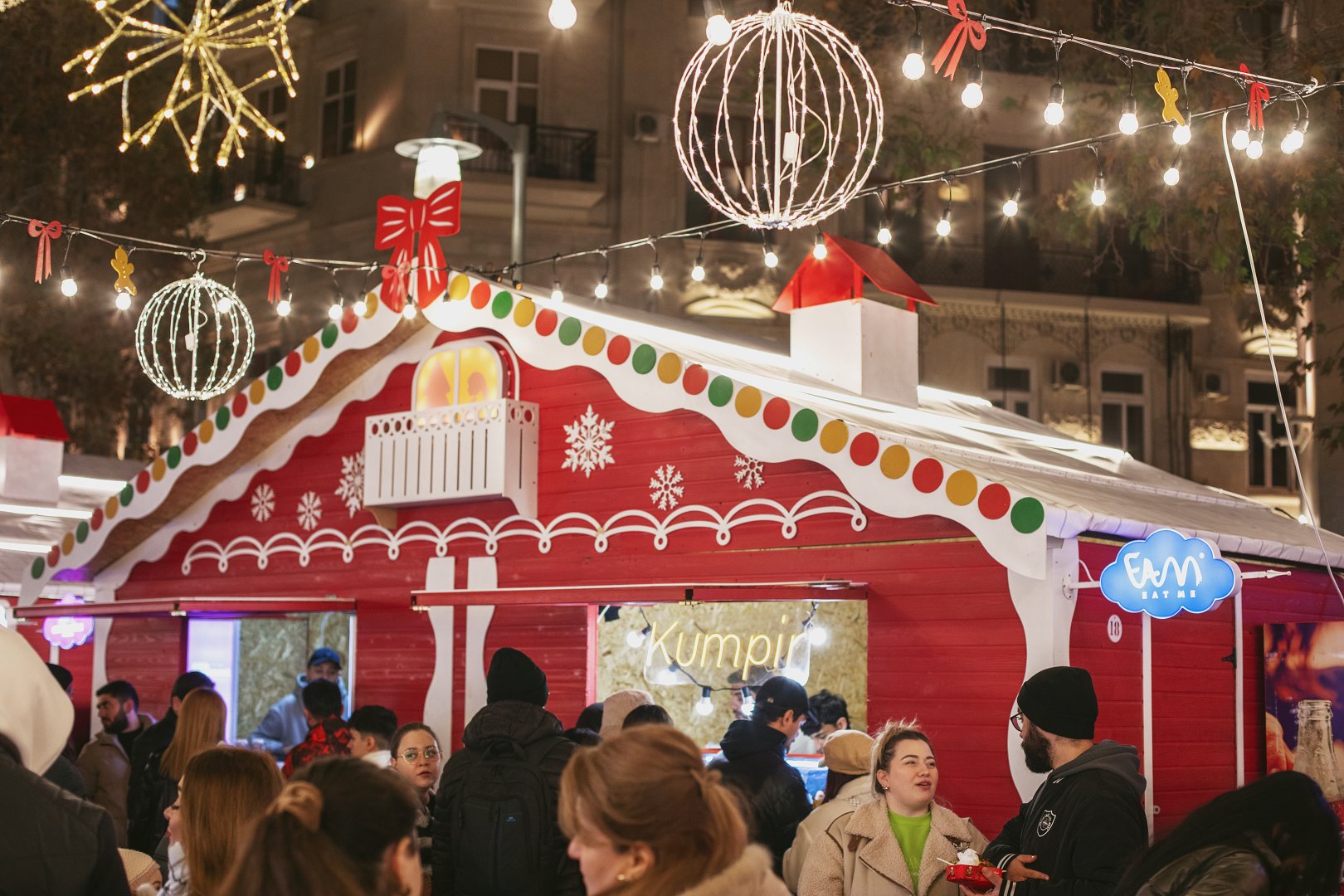 В Баку проходит благотворительная ярмарка Soyuq Əllər, İsti Ürək 2024-2025 (ФОТО)