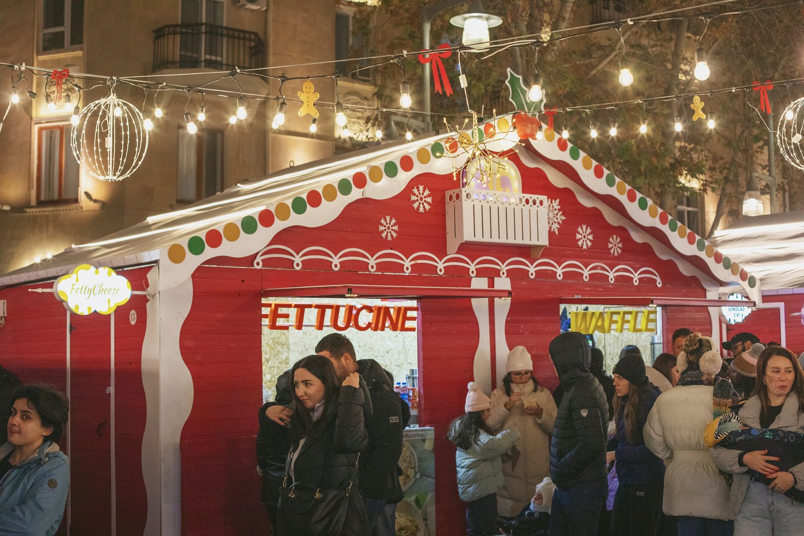 В Баку проходит благотворительная ярмарка Soyuq Əllər, İsti Ürək 2024-2025 (ФОТО)