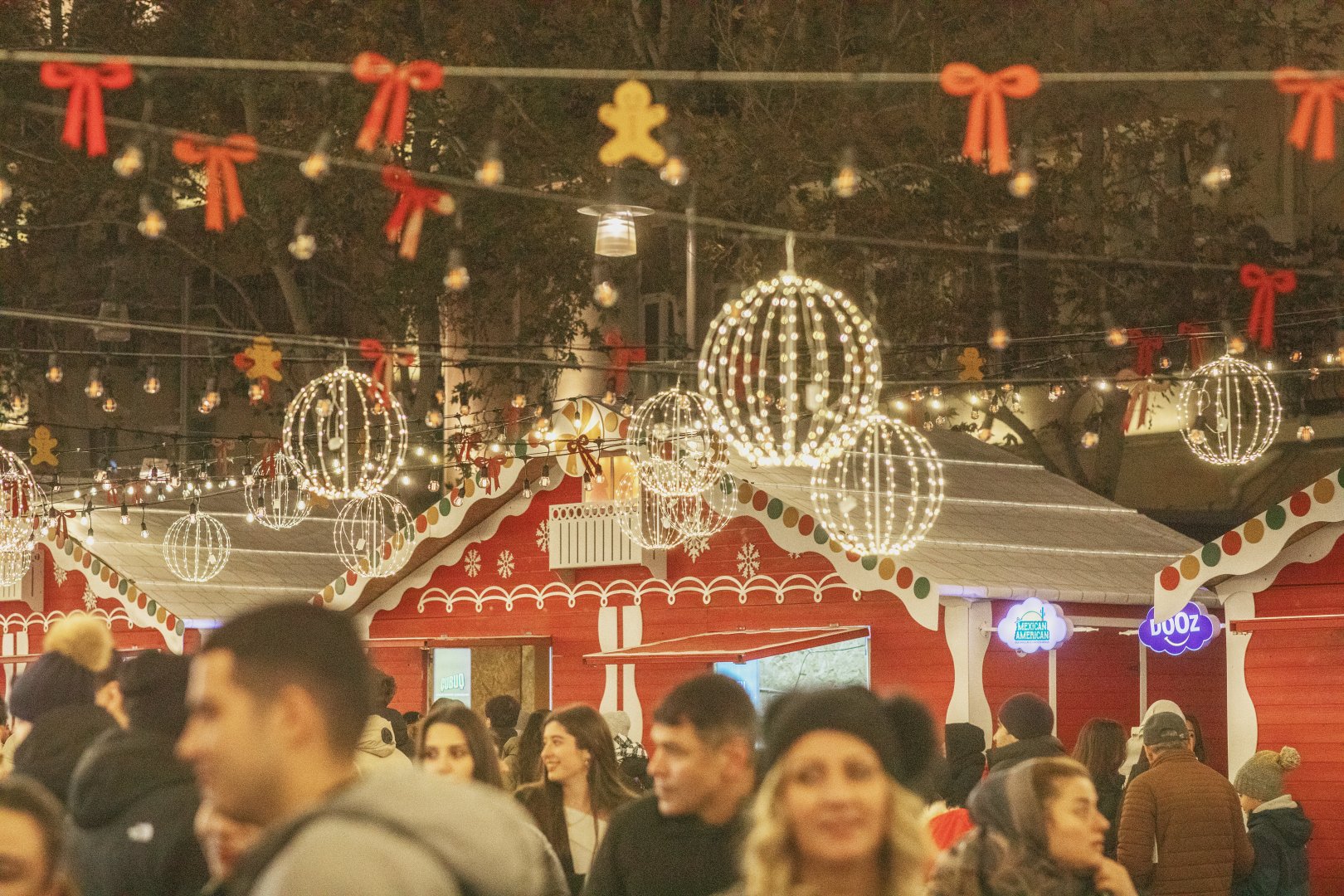 В Баку проходит благотворительная ярмарка Soyuq Əllər, İsti Ürək 2024-2025 (ФОТО)