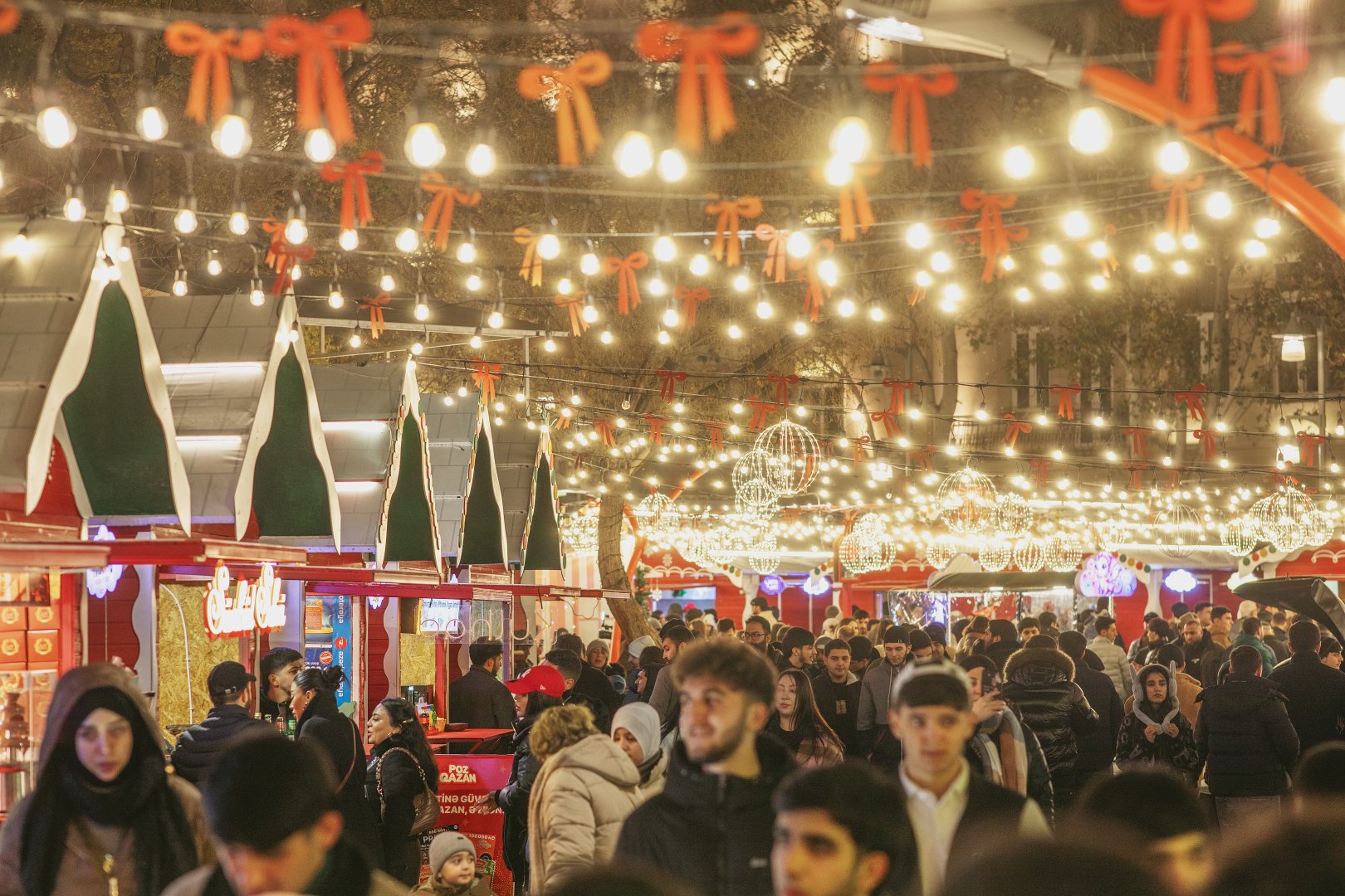 В Баку проходит благотворительная ярмарка Soyuq Əllər, İsti Ürək 2024-2025 (ФОТО)